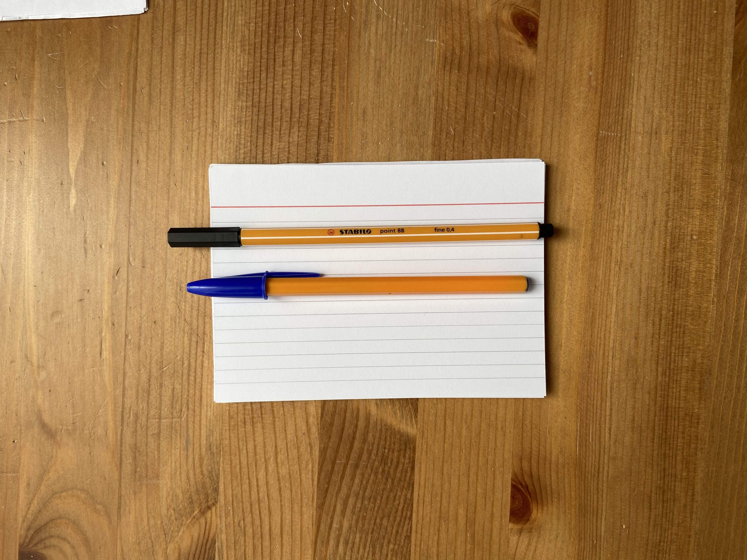 Линеры Stabilo — для картотеки, шариковые ручки BIC — для повседневных записей